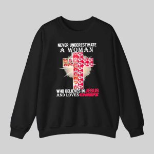 Never Underestimate A Woman Who Believes In Jesus And Loves Chiefs Shirt 3